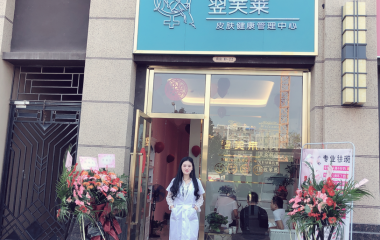 江西省贛州市章貢區張女士翌芙萊門店開業大吉